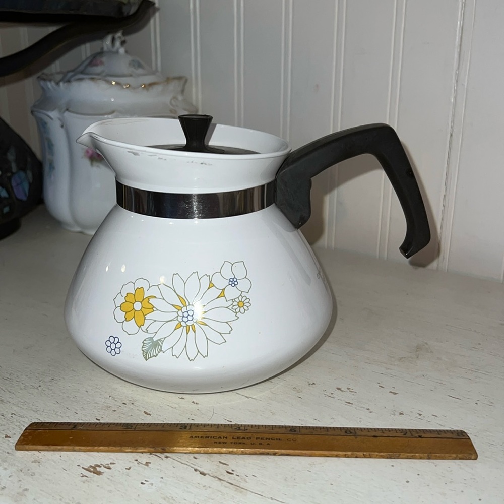 Corningware enameled Daisy Floral 6 cup coffee tea pot